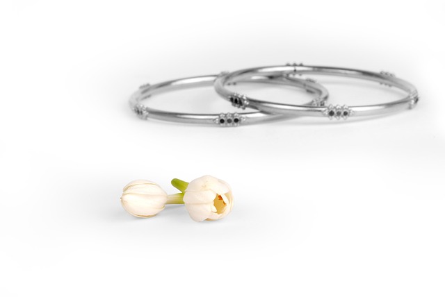 Personlige armbånd til mænd – graveringer og symbolik